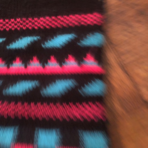 MAUREEN OF THE MEWS HANDMADE IN NEW HAMPSHIRE ,SKI HAT with bells one size, wool - Picture 6 of 8